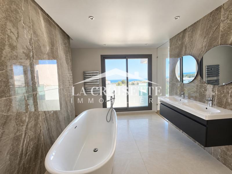 Duplex S+4 avec vue sur mer à Gammarth